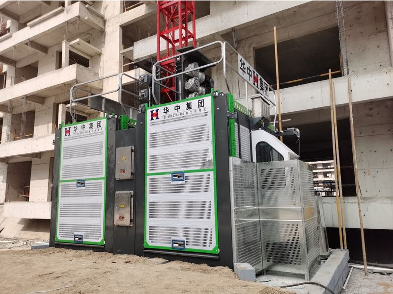 華中起重：高樓建設(shè)常用的施工升降機(jī)你了解多少？